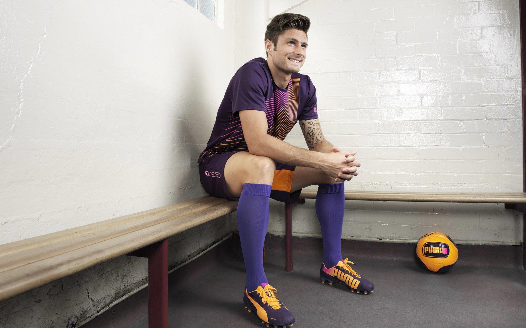 CBA季后赛激战正酣，辽宁本钢险胜广东宏远，赵继伟关键三分锁定胜局